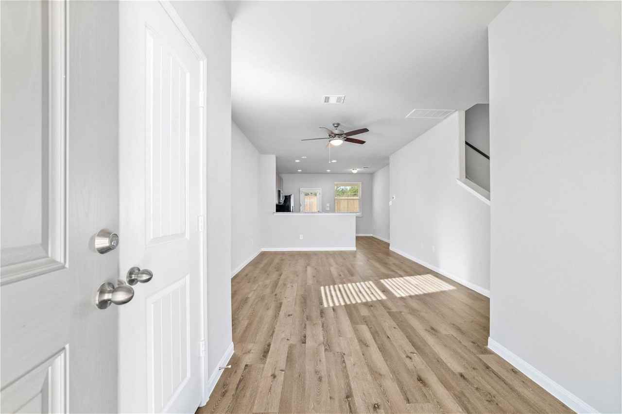 14001 Lamprey Dr - Photo 3 of 8