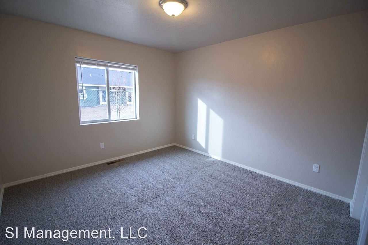 Teddy Place at Greenhurst 55+ Apartments - Photo 2 of 14