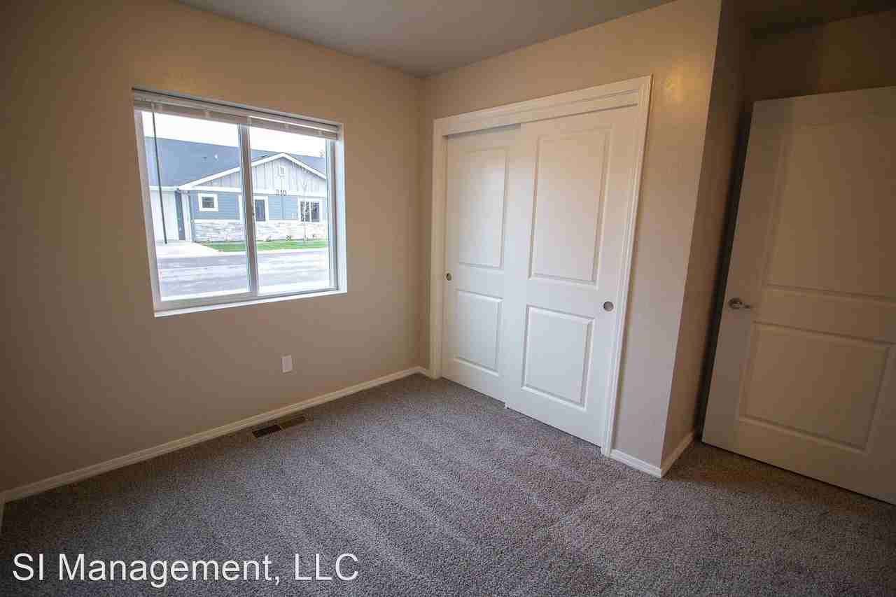 Teddy Place at Greenhurst 55+ Apartments - Photo 3 of 14