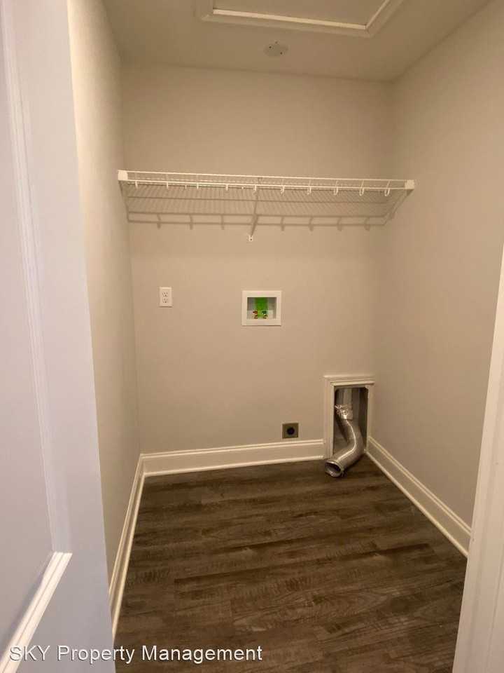 Carters Crossing Townhomes - Photo 2 of 6