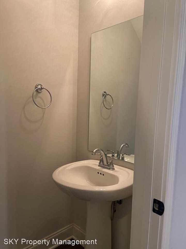 Carters Crossing Townhomes - Photo 3 of 6