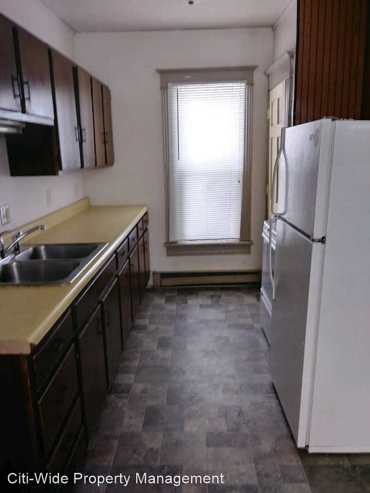 403 2nd St NE - Photo 2 of 8