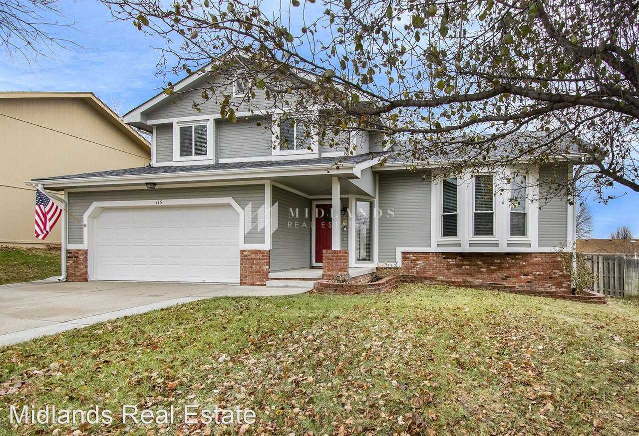 115 Carolina Dr - Photo 2 of 16