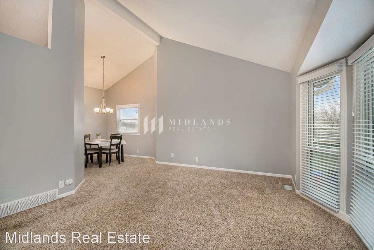 115 Carolina Dr - Photo 3 of 16