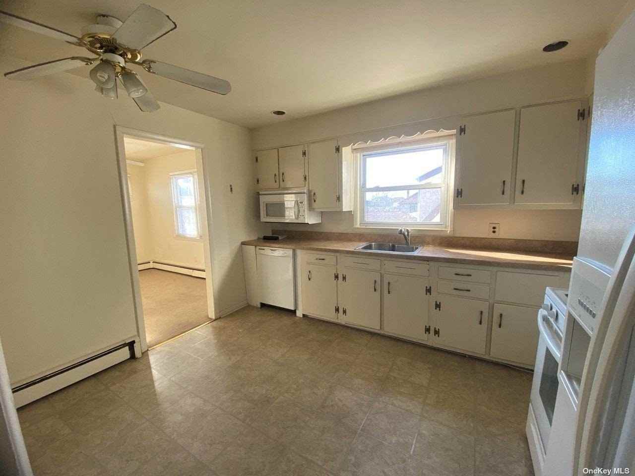 456 W Walnut St - Photo 2 of 6