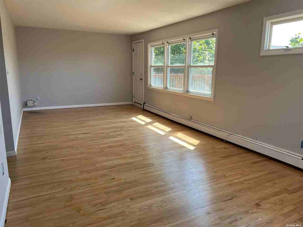 456 W Walnut St - Photo 3 of 6