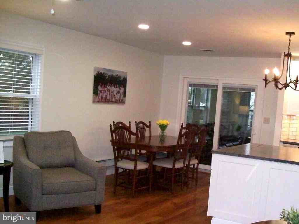 8 Coventry Ct - Photo 3 of 10