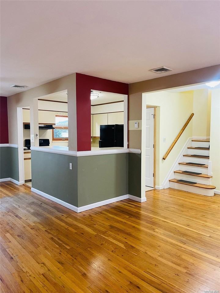 80 Myles Ave - Photo 3 of 16