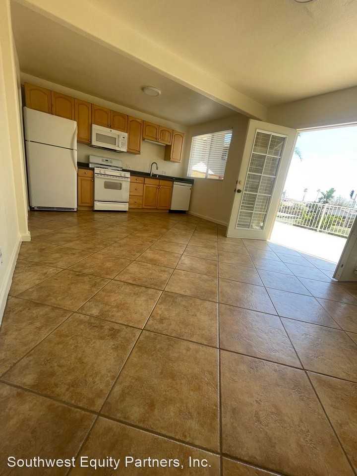 Pacific Blue | Cleveland - Photo 2 of 15