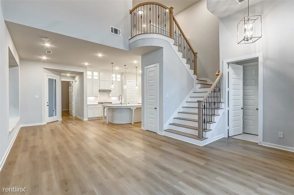 19919 Pennybacker Bridge Dr - Photo 2 of 6