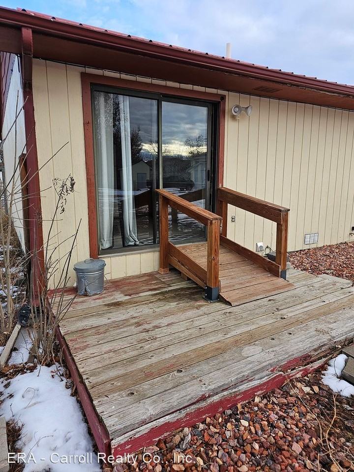 338 2nd Ave W - Photo 3 of 9