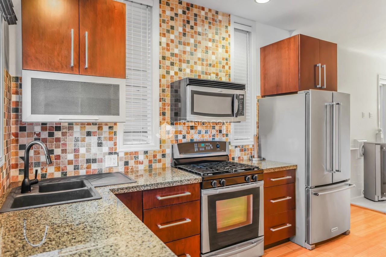 1161 Harrison St #A - Photo 3 of 24