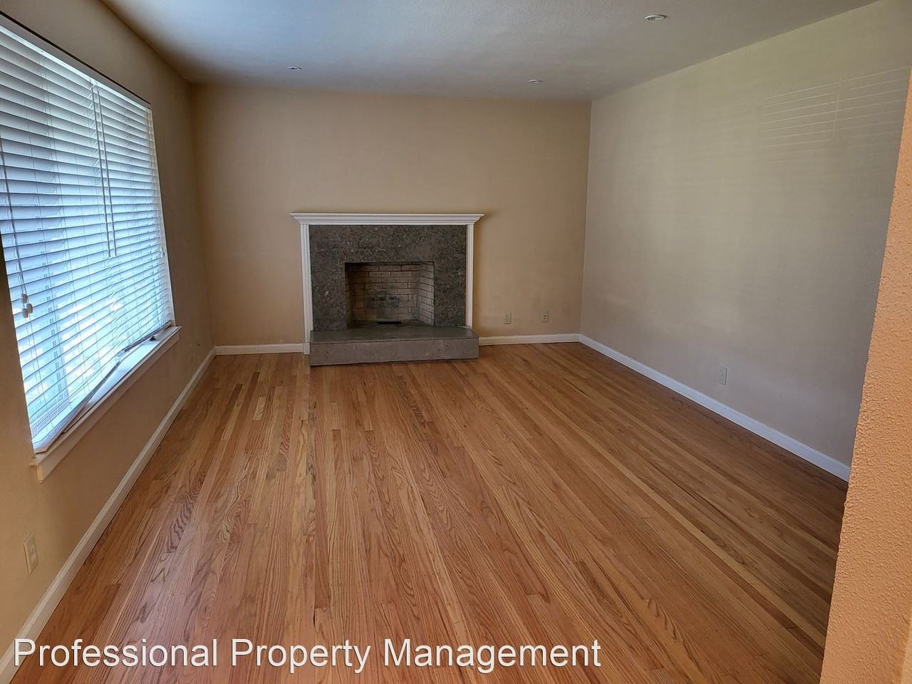 2481 Fisher St - Photo 3 of 14