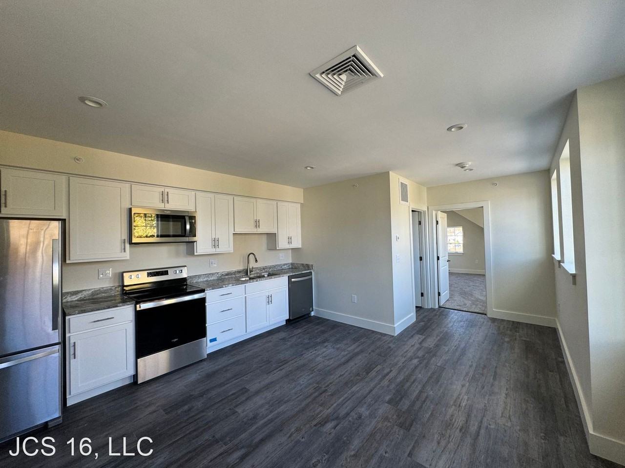 8 Main St - Photo 3 of 3