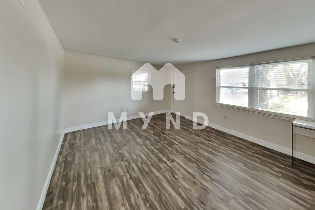14 Lamplight Ln - Photo 3 of 21