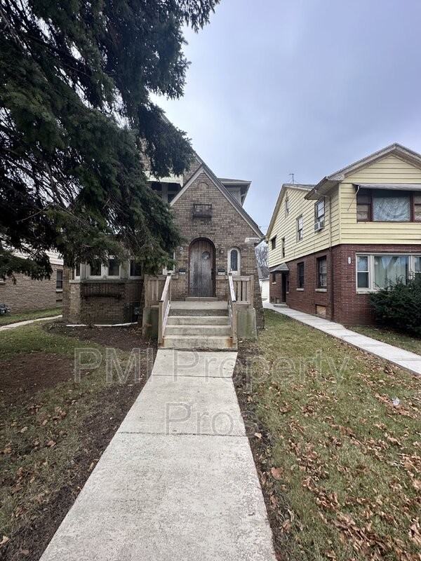 4635 W Fond Du Lac Ave - Photo 2 of 5