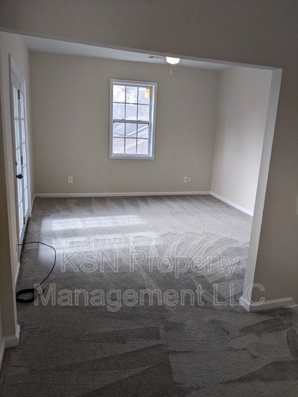 1124 Collins St - Photo 2 of 13