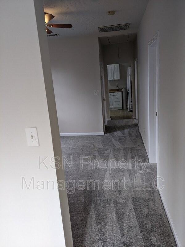 1124 Collins St - Photo 4 of 13