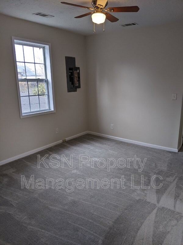 1124 Collins St - Photo 5 of 13