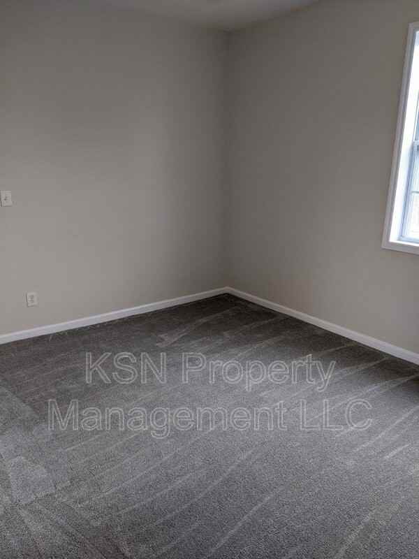 1124 Collins St - Photo 6 of 13