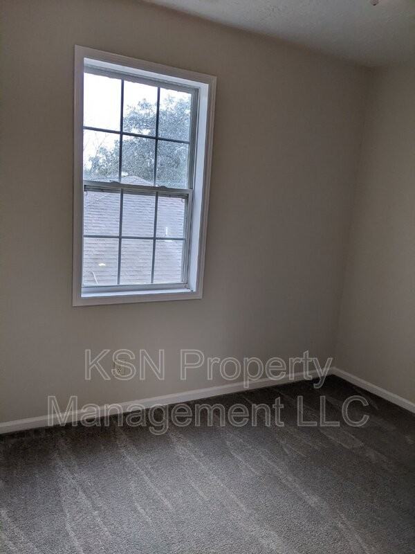 1124 Collins St - Photo 7 of 13