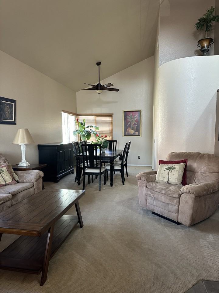 10327 Stone Ct - Photo 3 of 31