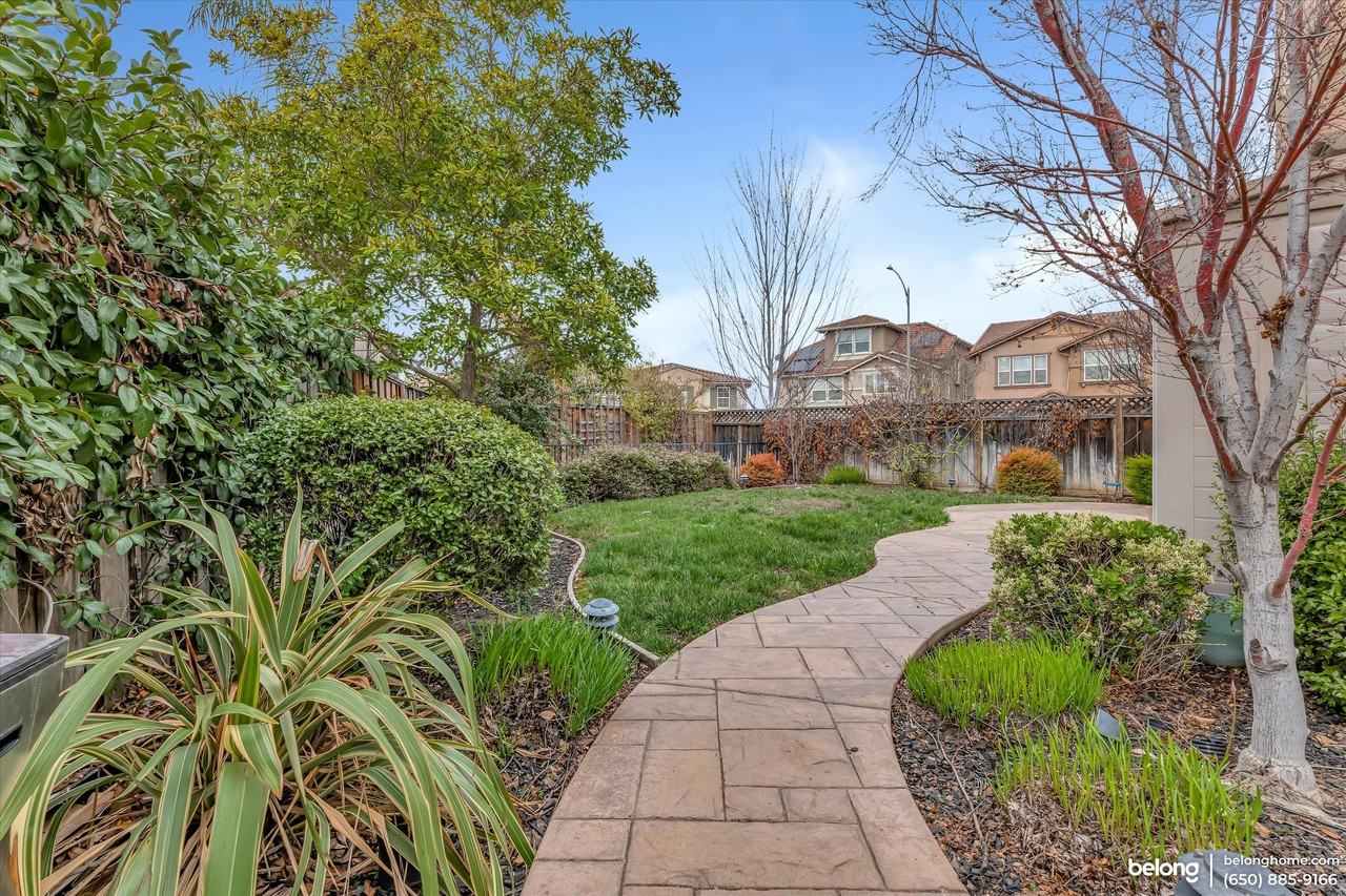 300 Crestridge Ct - Photo 2 of 16