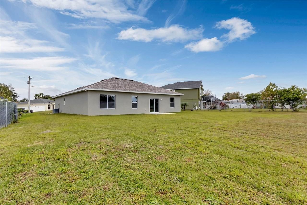 323 Edgewood Ct - Photo 4 of 36