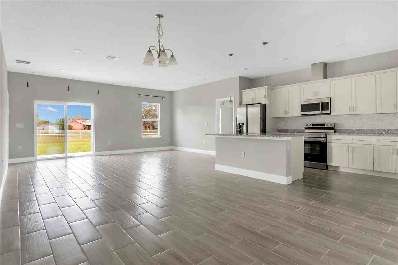 323 Edgewood Ct - Photo 7 of 36