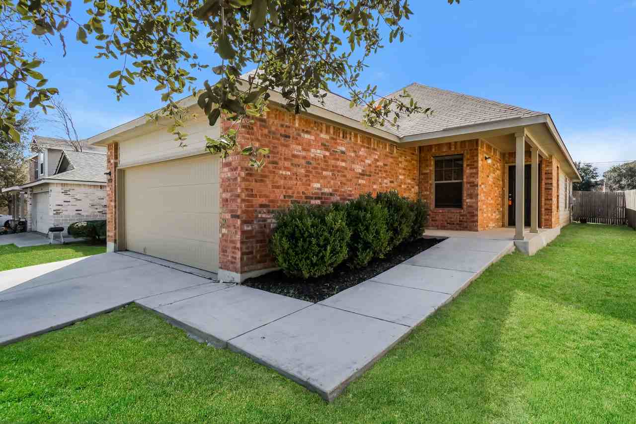 7022 Heathers Way - Photo 2 of 11