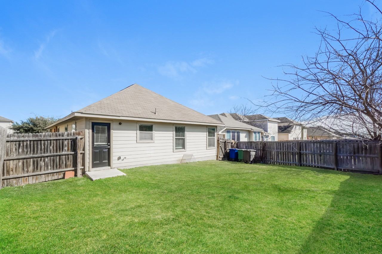 7022 Heathers Way - Photo 3 of 11