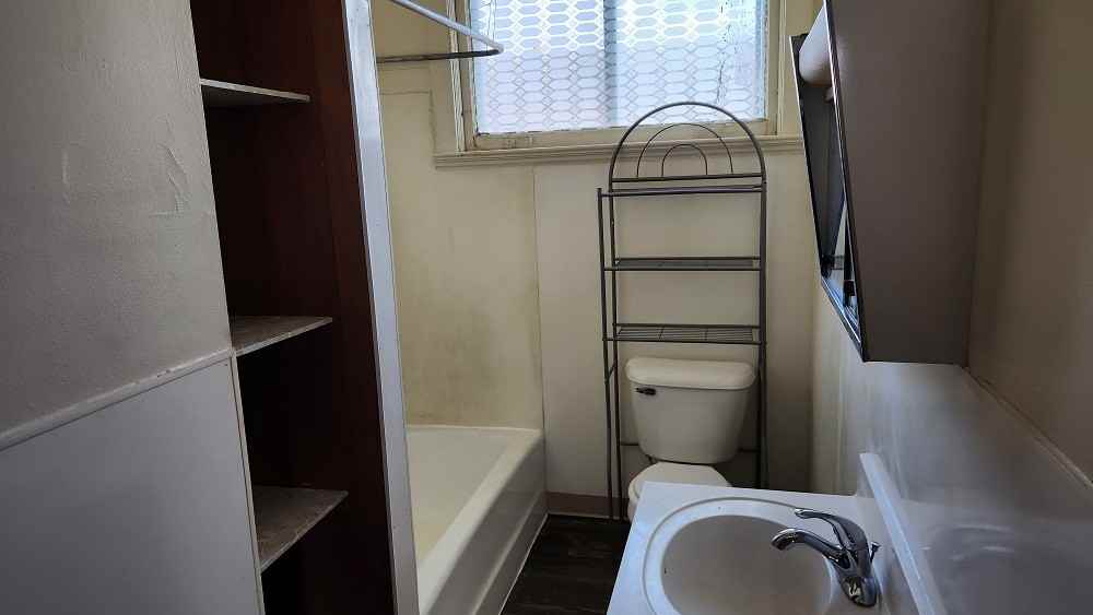 208 W Milwaukee St - Photo 4 of 10