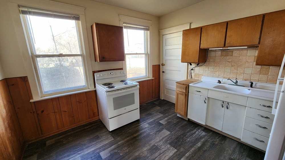 208 W Milwaukee St - Photo 5 of 10