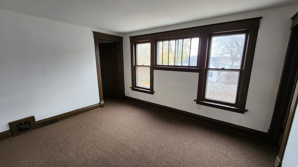 208 W Milwaukee St - Photo 6 of 10