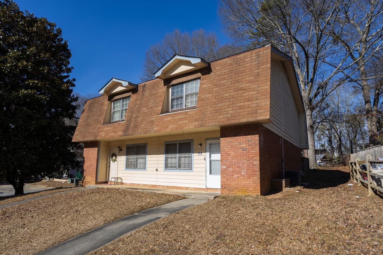 772 Rogers Way Sw - Photo 2 of 23