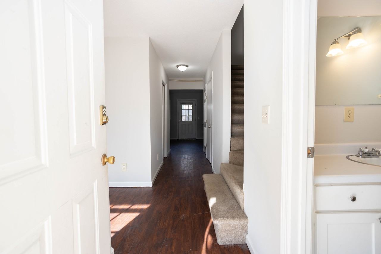 772 Rogers Way Sw - Photo 3 of 23