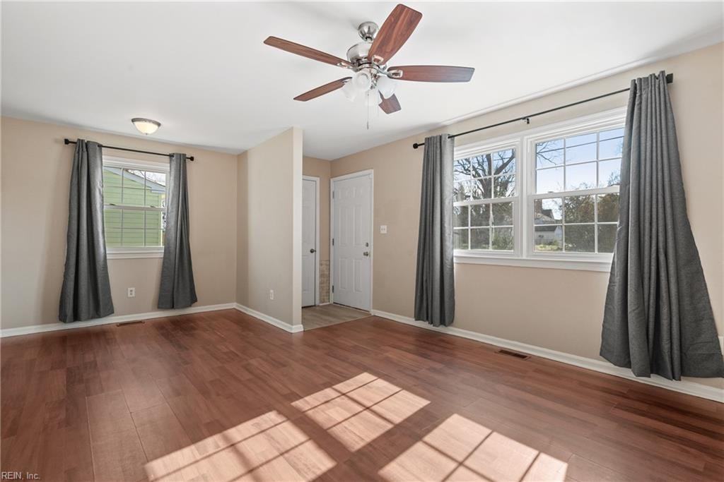 401 Settlers Landing Rd - Photo 2 of 10