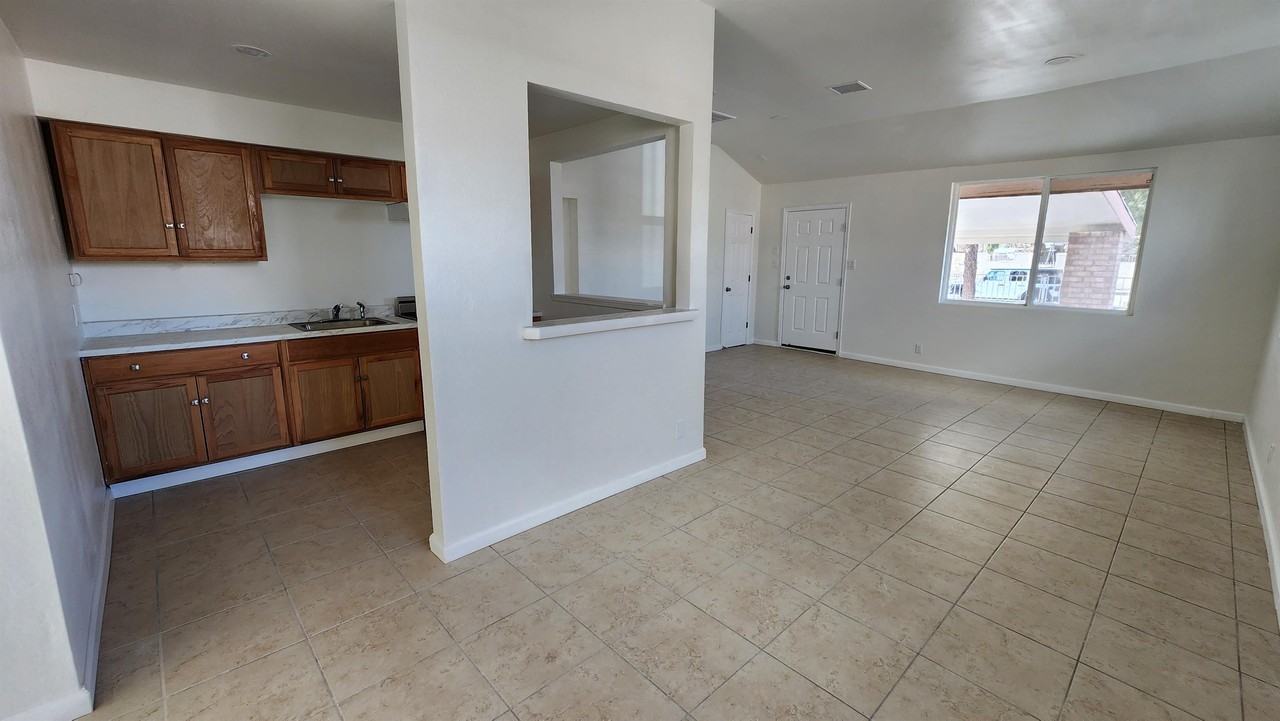 211 Edgewood Dr #1 - Photo 4 of 11