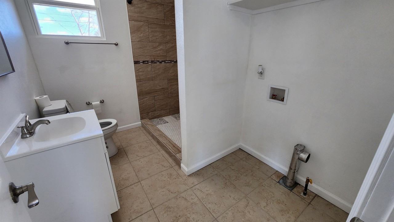 211 Edgewood Dr #1 - Photo 7 of 11
