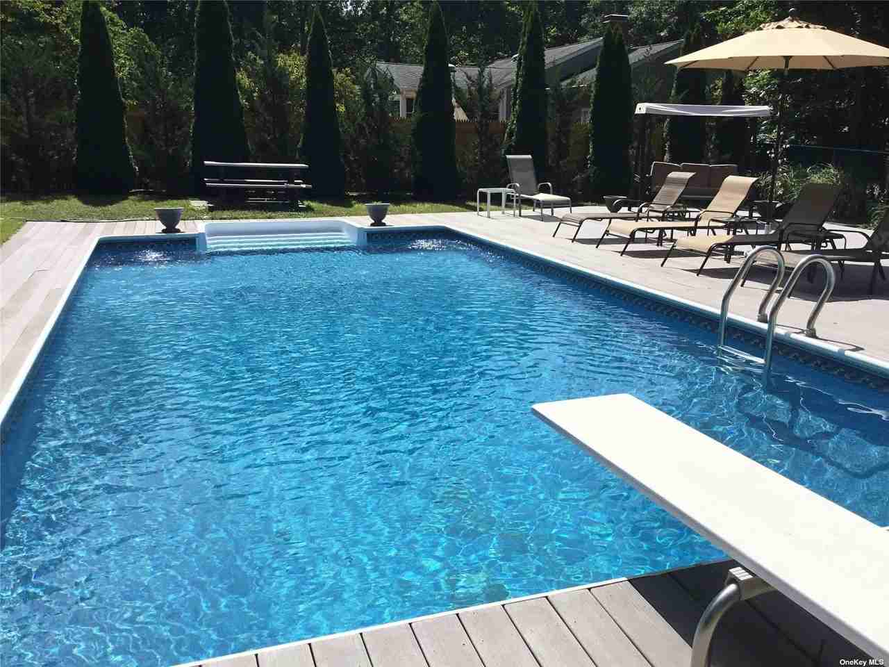 29 Warfield Way, Southampton, NY 11968 4 Bedroom House for 55,000