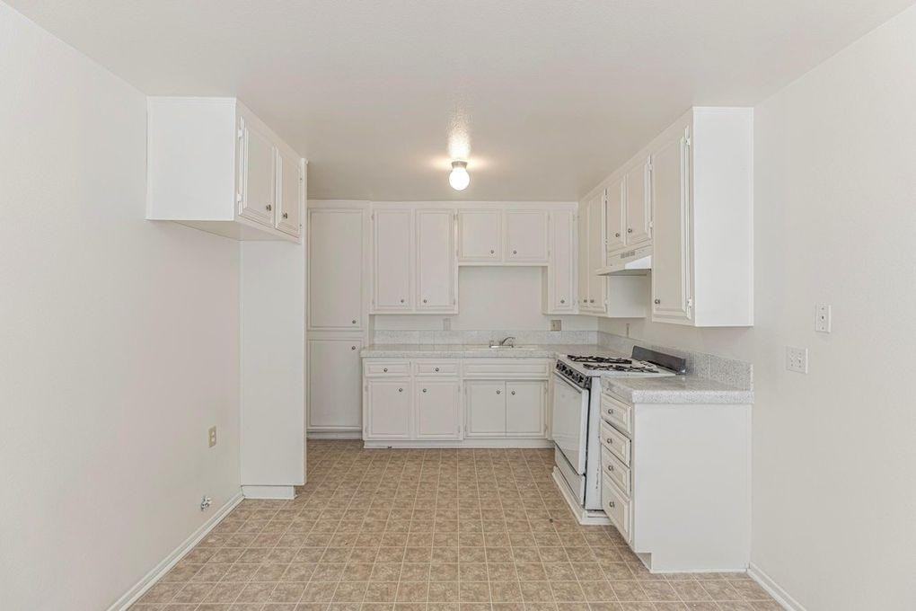 232 E Lancaster Blvd - Photo 4 of 13