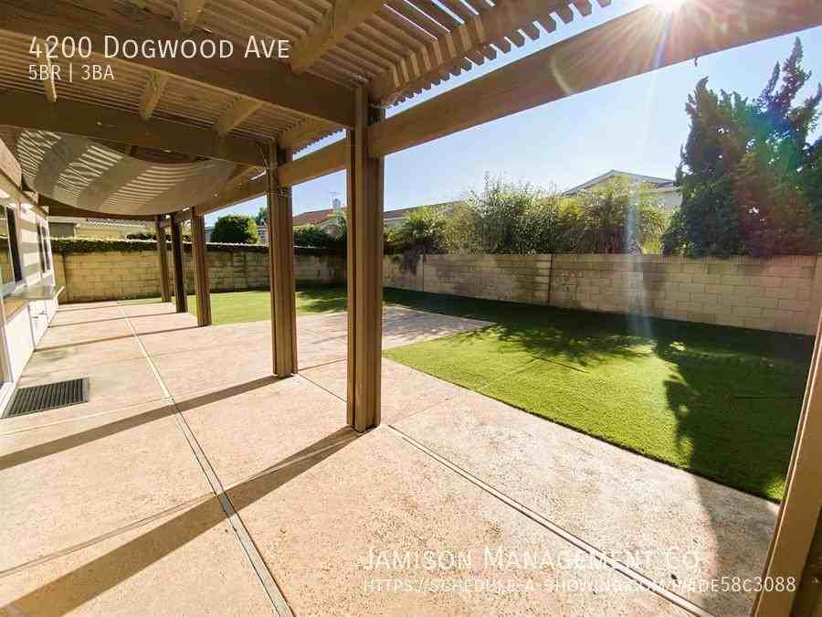 4200 Dogwood Ave - Photo 2 of 39