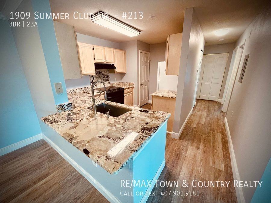 1909 Summer Club Dr #213 - Photo 5 of 36