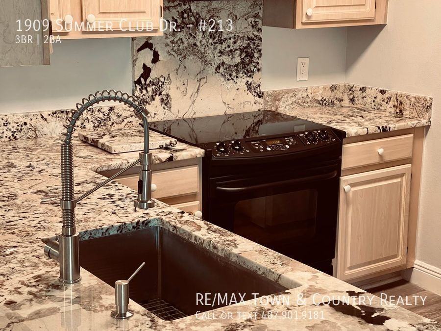 1909 Summer Club Dr #213 - Photo 7 of 36