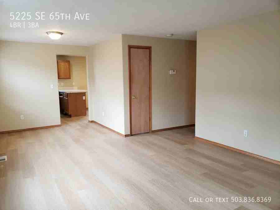 5225 Se 65th Ave - Photo 3 of 21