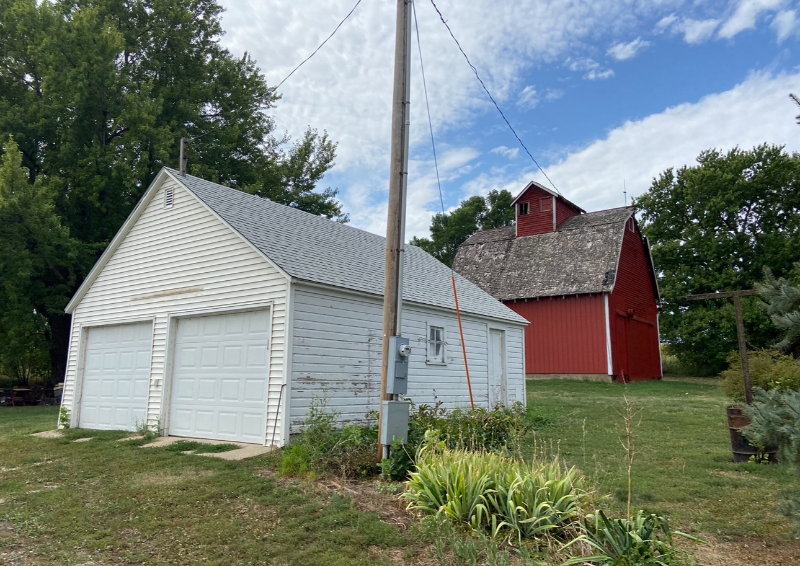 386 640th St - Photo 2 of 11