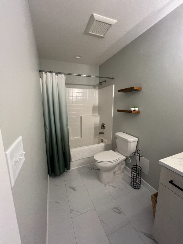 418 E 18th St - Photo 2 of 20