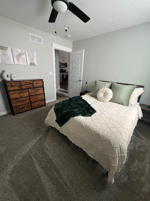 418 E 18th St - Photo 3 of 20