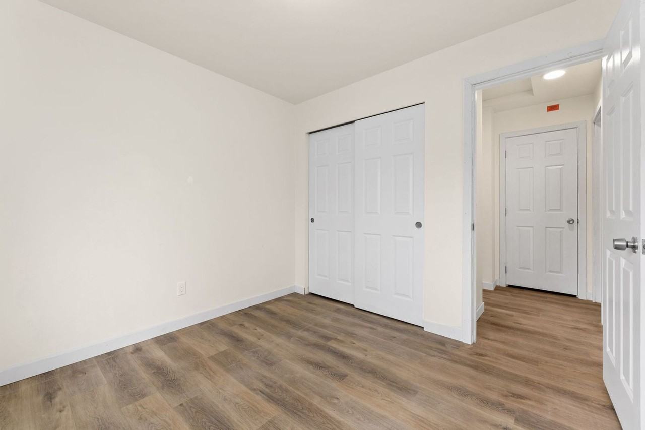 Hawthorne Place (125) - Photo 2 of 20