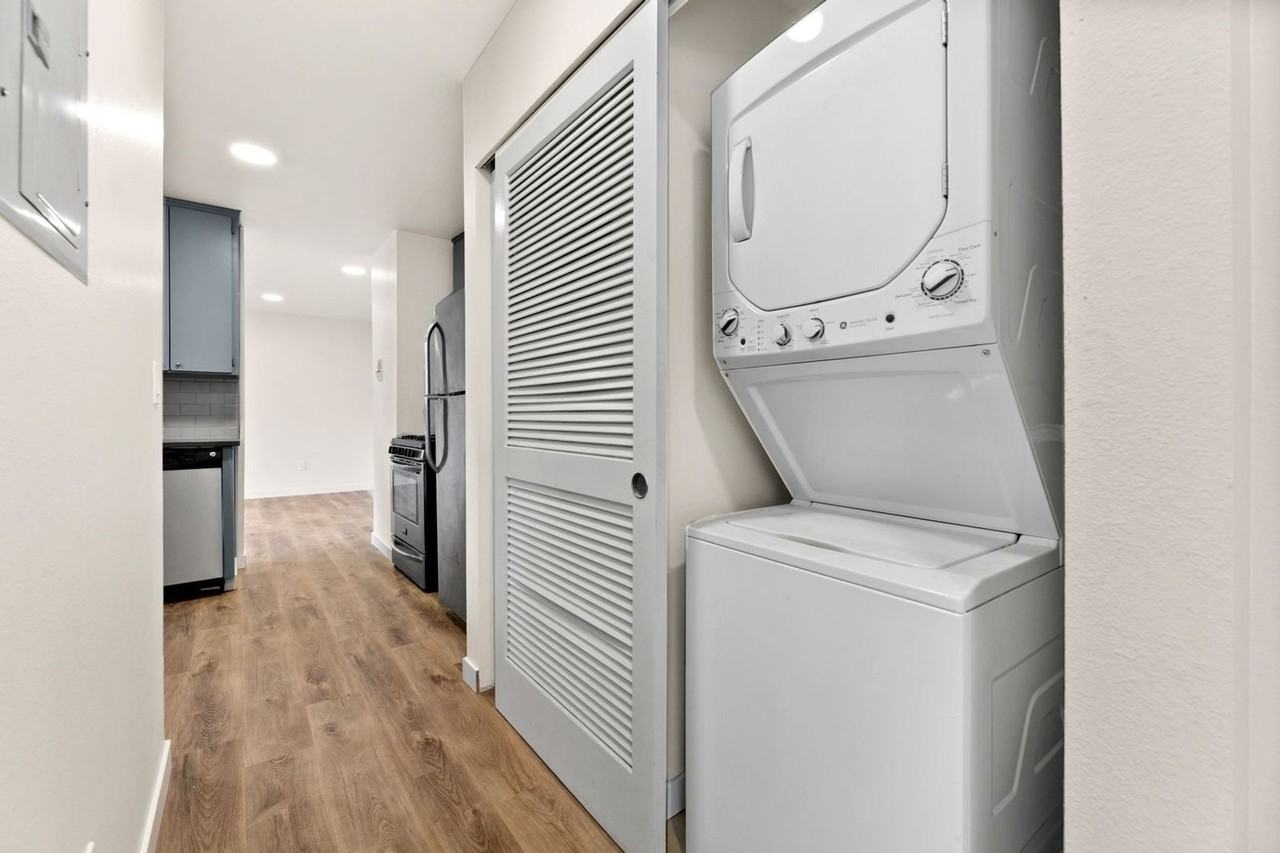 Hawthorne Place (125) - Photo 3 of 20